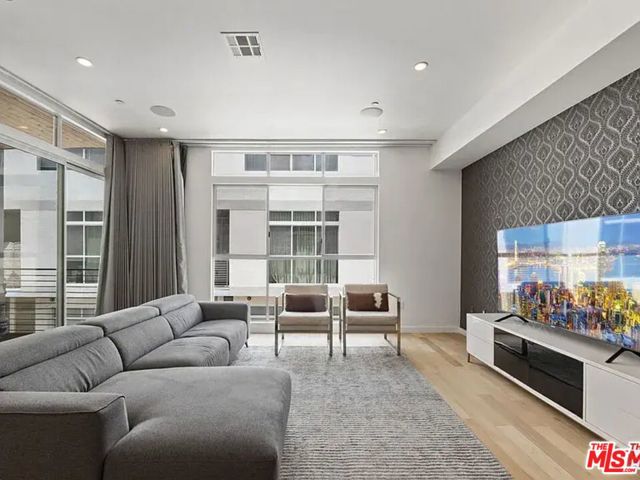 6728 W Hepburn Way, Los Angeles CA: https://media.crmls.org/mediaz/10a7e44c-8a2e-492b-8796-293001179c7e.jpg