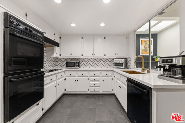 3500 W Manchester Boulevard, Inglewood CA: https://media.crmls.org/mediaz/10a840df-effe-4e70-9e7b-cab5c9f9ee01.jpg