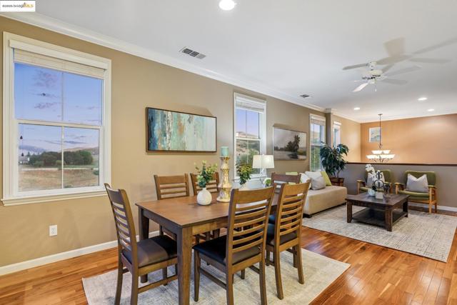 6686 Chalk Hill Ln, Vallejo CA: https://media.crmls.org/mediaz/10a85f48-5928-41b1-bb49-2a7bd903aefb.jpg