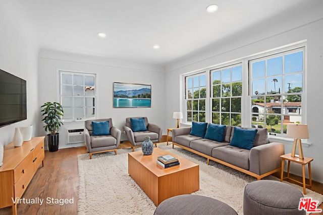 1558 1558 S Genesee Avenue, Los Angeles CA: https://media.crmls.org/mediaz/10a8a5cb-ff52-4e96-acae-16921fe56664.jpg