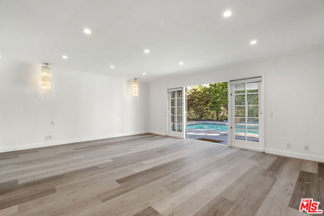 3217 Hutton Drive, Beverly Hills CA: https://media.crmls.org/mediaz/10a9fd48-4761-43d2-b1d8-90446d6b17cf.jpg