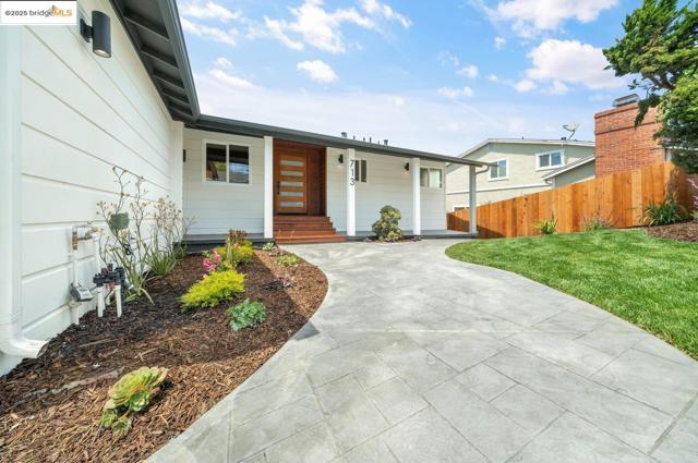 713 Midcrest Way, El Cerrito CA: https://media.crmls.org/mediaz/10aaa25d-bba6-4db1-9cc2-a6125efa53bf.jpg
