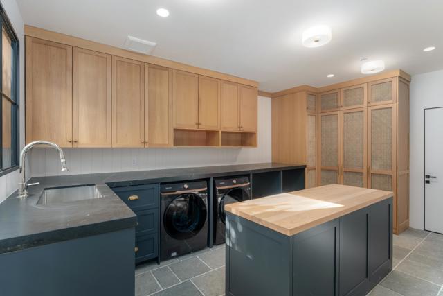 6260 Waverly Avenue, La Jolla CA: https://media.crmls.org/mediaz/10aba7b1-63f7-48b6-9eae-2c49b042f690.jpg