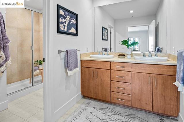 438 W Grand Ave, Oakland CA: https://media.crmls.org/mediaz/10abaddd-892d-4164-aa9f-025f9a0a3e46.jpg