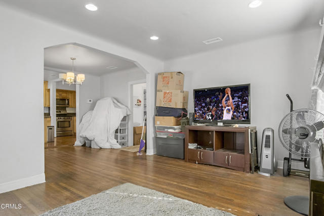 Detail Gallery Image 9 of 35 For 3306 Farnsworth Ave, Los Angeles,  CA 90032 - 3 Beds | 3 Baths