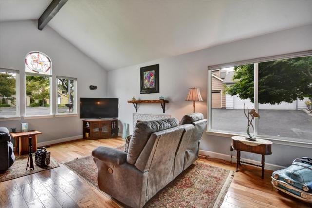 4214 Gull Cove Way, Capitola CA: https://media.crmls.org/mediaz/10abddad-9775-454e-98ff-1928cb502aff.jpg