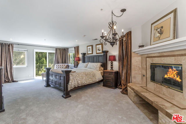 3943 Avenida Del Sol, Studio City CA: https://media.crmls.org/mediaz/10abec1c-557c-4b8d-85ef-aef7478d66dd.jpg