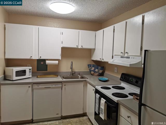 Image 5 of 25 For 555 Pierce St  328