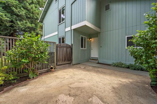 987 Lane Avenue, Mountain View CA: https://media.crmls.org/mediaz/10ac0667-d00f-4b3f-b3bb-b3570ade2733.jpg