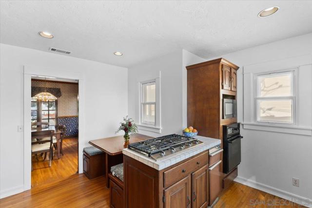 3031 Ibsen St, San Diego CA: https://media.crmls.org/mediaz/10ac0b01-3c38-44a4-bf5f-dc29690b6bb5.jpg
