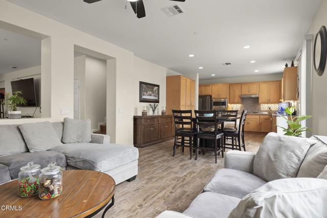 371 Huerta Street, Oxnard CA: https://media.crmls.org/mediaz/10aca4e9-0c6f-4905-83aa-fbd626281799.jpg