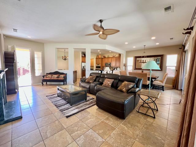 81562 Camino Los Milagros, Indio CA: https://media.crmls.org/mediaz/10acd036-083c-411e-80f2-9de7262f6318.jpg