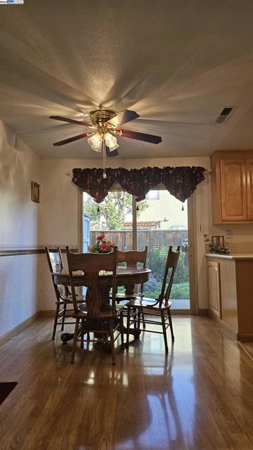 33 Paseo Grande, San Lorenzo CA: https://media.crmls.org/mediaz/10acefa1-ccd7-404d-8152-523e5a322078.jpg