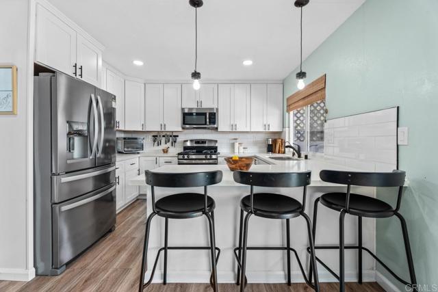 Detail Gallery Image 3 of 28 For 215 Henrietta Ct, San Diego,  CA 92114 - 4 Beds | 2 Baths