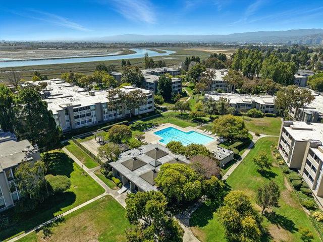 1051 Beach Park Boulevard, Foster City CA: https://media.crmls.org/mediaz/10ad81c8-abae-4301-bc1f-04534e10c599.jpg