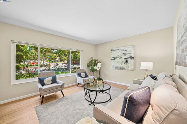 2082 Boxwood Way, Fremont CA: https://media.crmls.org/mediaz/10ae15bd-5953-42ee-8db6-9d23fc806f1b.jpg