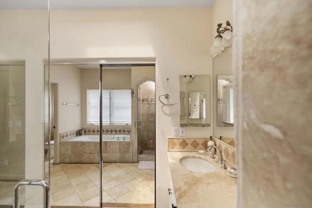 418 Marine St, La Jolla CA: https://media.crmls.org/mediaz/10ae66c6-b78f-409b-8dfa-9f65c028047e.jpg