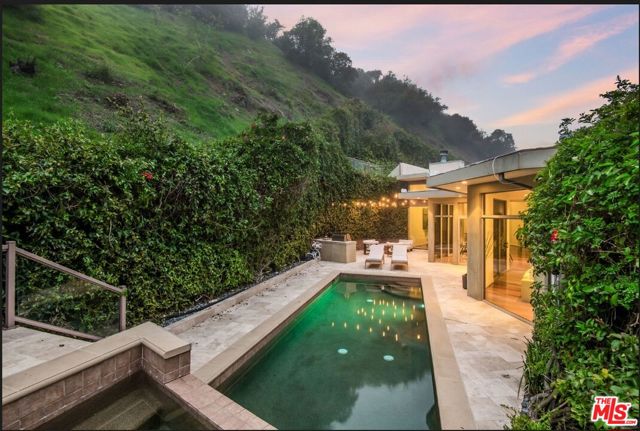 3685 Mandeville Canyon Road, Los Angeles CA: https://media.crmls.org/mediaz/10aeaffd-0a7e-4a9a-a968-398d45058d45.jpg
