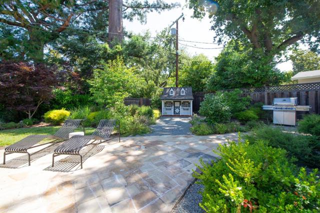 1360 Elder Avenue, Menlo Park CA: https://media.crmls.org/mediaz/10af21be-286e-462a-b3fc-725914579137.jpg