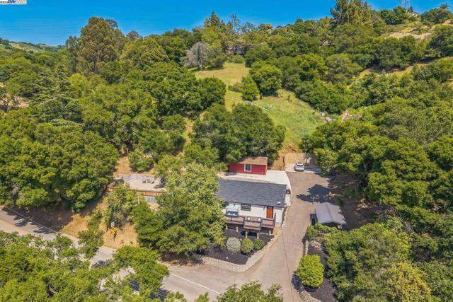 18698 Cull Canyon Rd, Castro Valley CA: https://media.crmls.org/mediaz/10af316b-2441-44bd-b71f-1ceee069603b.jpg