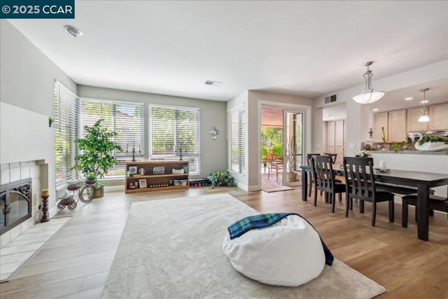 771 Lakemont PL, San Ramon CA: https://media.crmls.org/mediaz/10af449e-93db-4040-a6c1-df4c29f83235.jpg