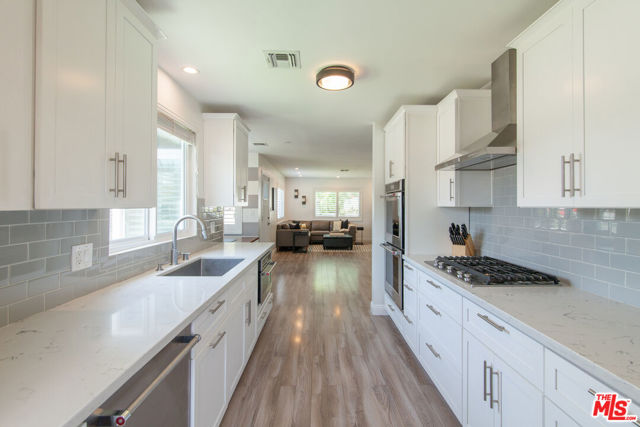 3920 W Clark Avenue, Burbank CA: https://media.crmls.org/mediaz/10b0223e-4981-4032-b78f-0404b4c9058f.jpg