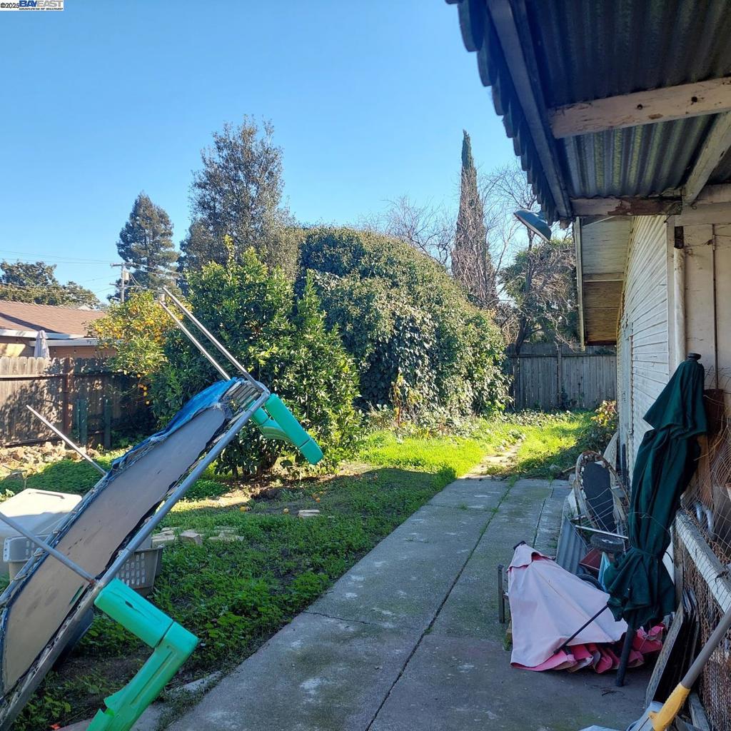 https://media.crmls.org/mediaz/10b03df2-07dd-45f2-856f-963d1f82bb54.jpg?preset=X-Large