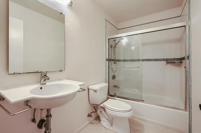 Detail Gallery Image 23 of 28 For 3253 Caminito Eastbluff #28,  La Jolla,  CA 92037 - 3 Beds | 2/1 Baths