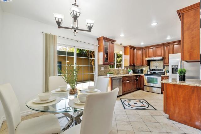 4312 Solano Way, Union City CA: https://media.crmls.org/mediaz/10b0715a-e820-4028-9028-38eef155ddfc.jpg