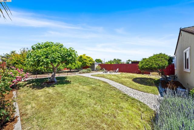 1457 Via El Monte, San Lorenzo CA: https://media.crmls.org/mediaz/10b07cf7-2c1a-427a-bfc6-d687e4135409.jpg