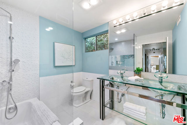1470 N Tigertail Road, Los Angeles CA: https://media.crmls.org/mediaz/10b07dd5-0382-44c7-9975-a7bc44024011.jpg