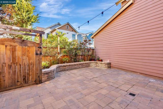 2036 Serra Ln, Hercules CA: https://media.crmls.org/mediaz/10b09a50-278e-4947-8677-30936960178b.jpg