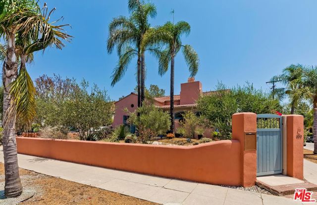 100 N Arden Boulevard, Los Angeles CA: https://media.crmls.org/mediaz/10b0af4c-0756-49b2-85ba-cf8795ed6a61.jpg