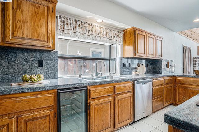 4325 Monterey ct, Discovery Bay CA: https://media.crmls.org/mediaz/10b0d1a5-5c24-45c5-aa4f-dd3c2c129179.jpg