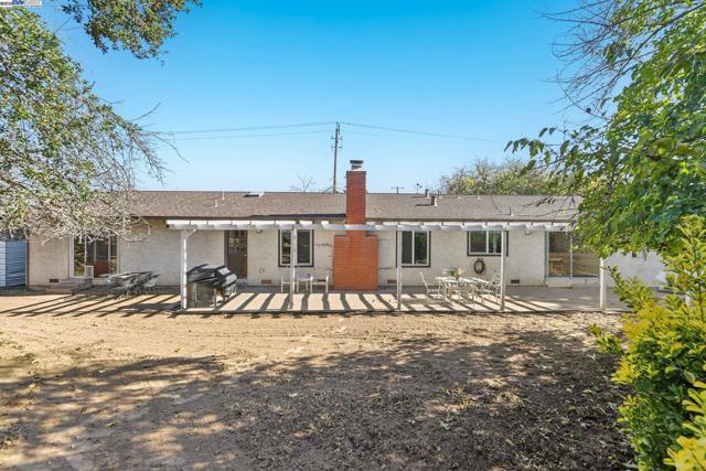 4807 Live Oak Ave, Oakley CA: https://media.crmls.org/mediaz/10b0f61e-4846-4d08-b129-3d4fbdba8c08.jpg