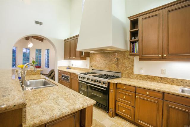 7031 Calle Portone, Rancho Santa Fe CA: https://media.crmls.org/mediaz/10b17c37-1927-45fd-bc3c-d6821ec071b3.jpg