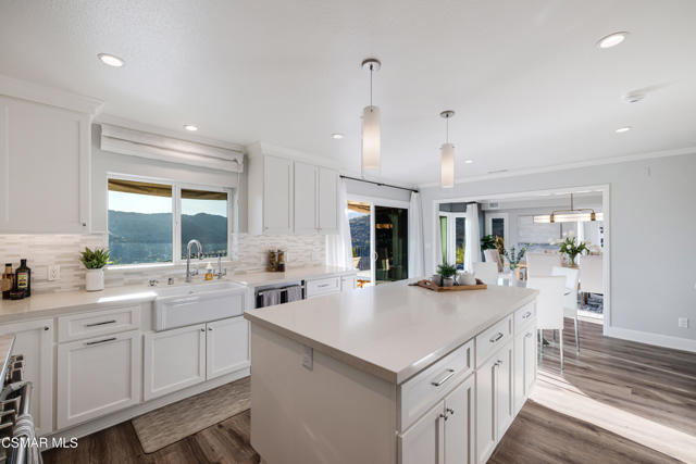 1660 Valecroft Avenue, Westlake Village CA: https://media.crmls.org/mediaz/10b1995a-5237-48c2-b9f7-3bc396be1e92.jpg