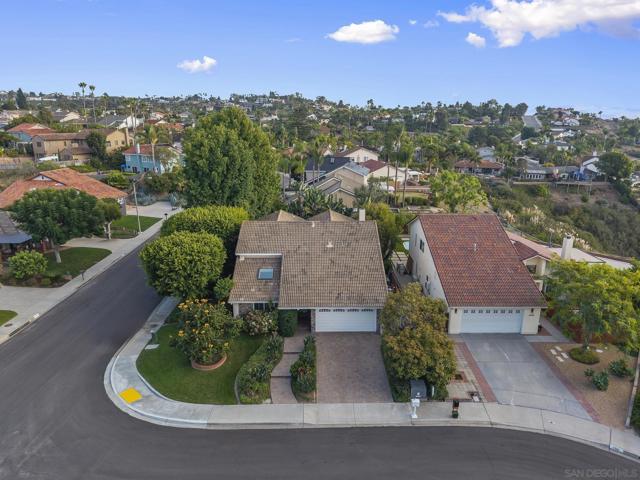 6502 La Paloma St., Carlsbad CA: https://media.crmls.org/mediaz/10b20e60-c374-4a63-886d-6403570fde2a.jpg
