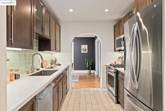 2201 Spaulding Ave, Berkeley CA: https://media.crmls.org/mediaz/10b25397-a17c-4b20-88ad-54467292c709.jpg