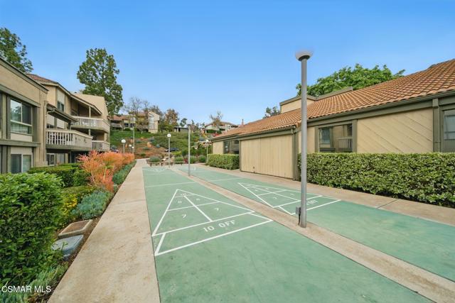 245 Oakleaf Drive, Thousand Oaks CA: https://media.crmls.org/mediaz/10b298e9-5818-4ce3-8d91-81363023b977.jpg