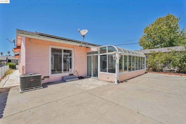 836 Stella St, Vallejo CA: https://media.crmls.org/mediaz/10b2e60c-8909-4d36-80bf-8cc39e2f30fd.jpg