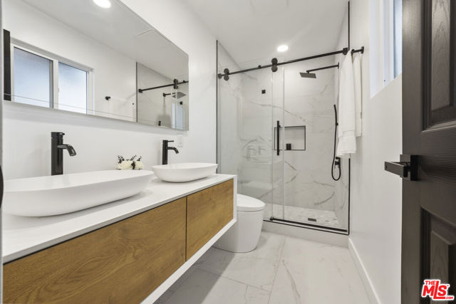 Image 52 of 70 For 19203 Galway Avenue