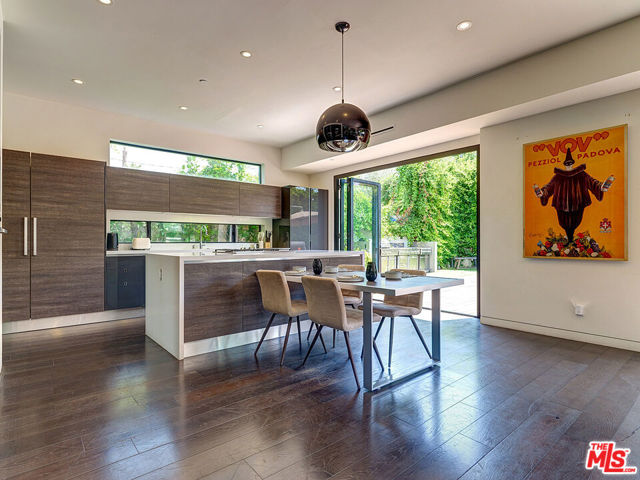 6360 Maryland Drive, Los Angeles CA: https://media.crmls.org/mediaz/10b2fab2-554c-4204-a56f-7002156092de.jpg