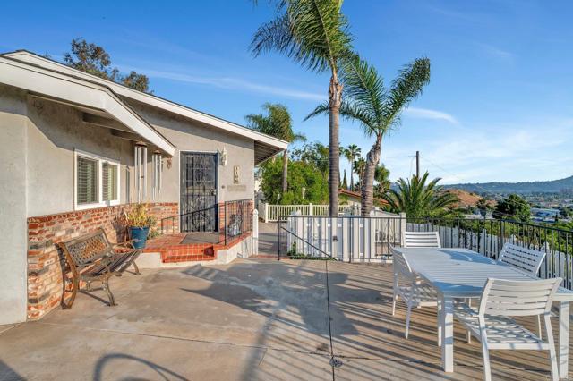 1106 Dawnridge Avenue, El Cajon CA: https://media.crmls.org/mediaz/10b302d7-6553-40a9-9598-f67f4e7c395c.jpg