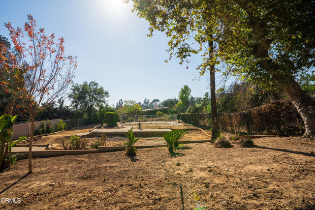 1962 E Loma Alta Drive, Altadena CA: https://media.crmls.org/mediaz/10b381b0-958f-40c2-84d3-4c23f9449ea2.jpg