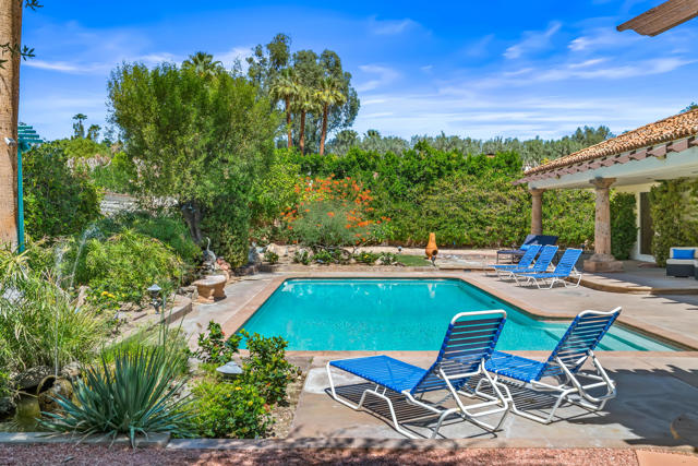 835 N Avenida Palmas, Palm Springs, CA 92262