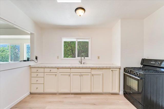 47292 Arroyo Seco Road, Greenfield CA: https://media.crmls.org/mediaz/10b38a14-7dd4-4892-acc0-8d6c5c3dd402.jpg