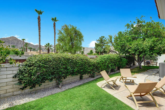 78863 Breckenridge Drive, La Quinta CA: https://media.crmls.org/mediaz/10b3b7aa-0d90-47d2-821f-45afb3e94964.jpg