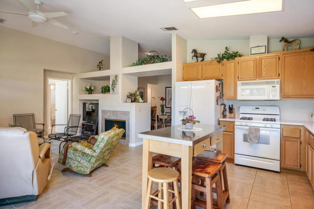 Image 11 of 43 For 49530 Lincoln Drive