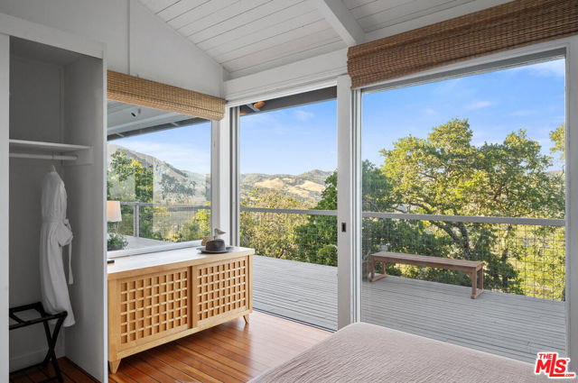 351 Wall Road, Napa CA: https://media.crmls.org/mediaz/10b4e855-6cdd-4b39-a8ac-355089fe452a.jpg